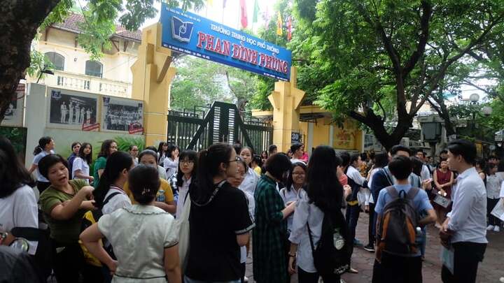 'Cuộc đua' vào lớp 10 tại Hà Nội: Nỗi lo trước giờ G mang tên Lịch sử