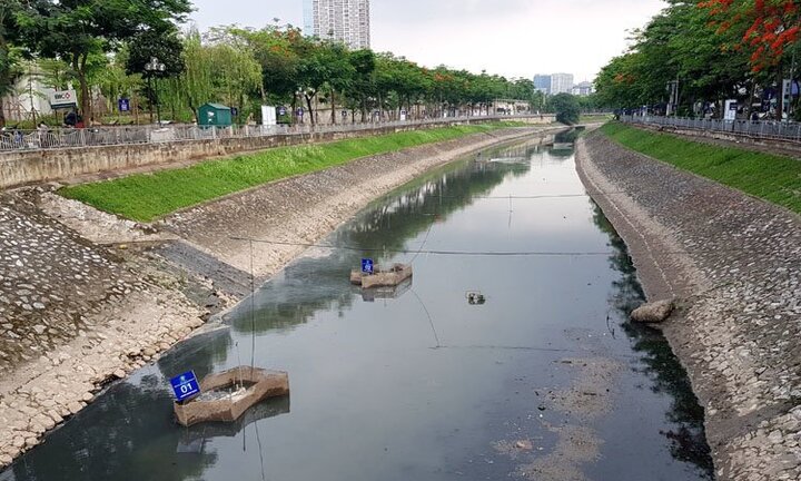 Nước sông Tô Lịch đổi màu sau nửa tháng sử dụng công nghệ Nhật Bản
