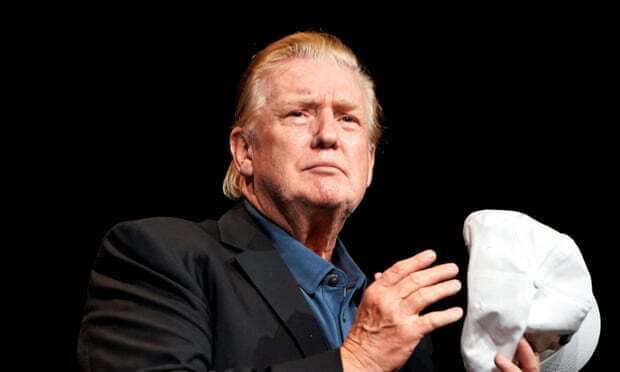 Kiểu tóc mới của Tổng thống Trump gây 'bão'