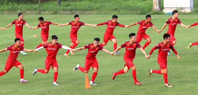 U23 Việt Nam đủ quân, thi chạy kiểu lạ trên sân tập
