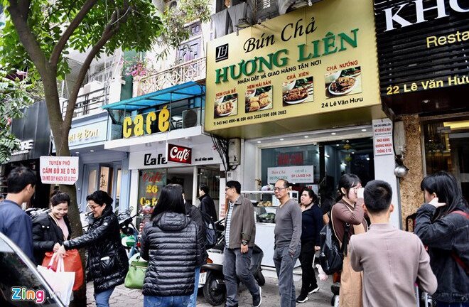 Khách chê cách phục vụ của quán bún chả 'Obama'