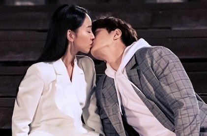 Khán giả phát sốt với nụ hôn ngọt ngào trong phim 'Sứ mệnh cuối của thiên thần'