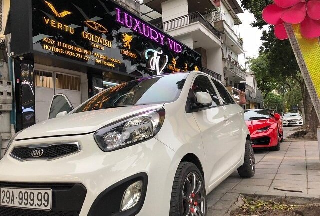 Loạt xế hộp biển ngũ quý tiền tỷ của đại gia Việt