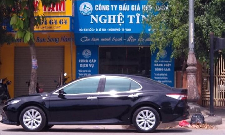 Tạm giữ giám đốc công ty đấu giá ở Nghệ An nghi 'vòi' tiền người dân