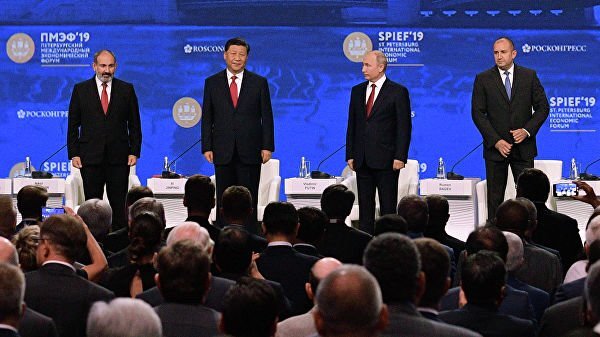 Ông Putin bênh Huawei, đề cập cuộc chiến tranh công nghệ đầu tiên của kỷ nguyên số