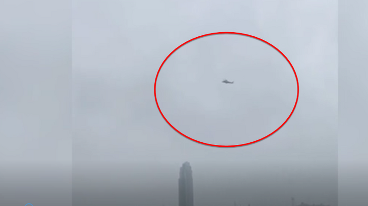 Clip: Khoảnh khắc trực thăng chao đảo trước khi đâm vào nóc cao ốc ở New York