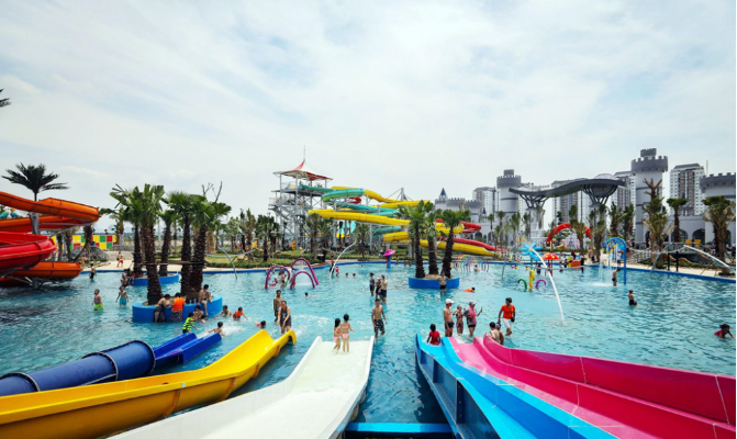 Giá vé vào cửa công viên nước hiện đại nhất Hà Nội thế nào?