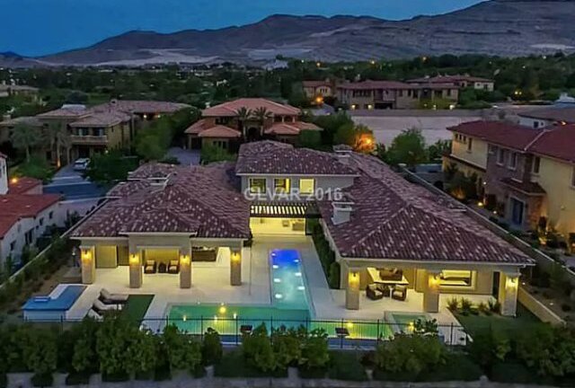 Loạt bất động sản đồ sộ của vợ chồng 'siêu lừa' thế giới