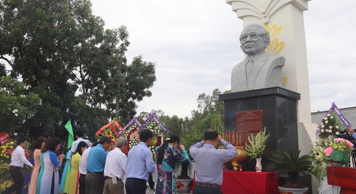 Người dân Tứ Giác Long Xuyên tri ân cố Thủ tướng Võ Văn Kiệt 