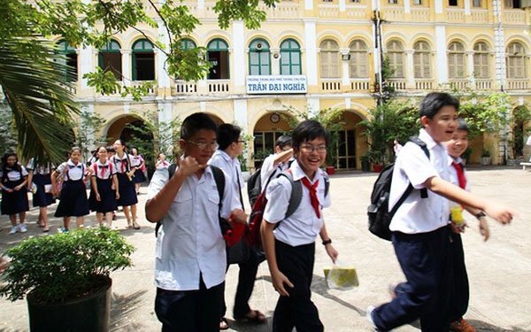 Hàng ngàn sĩ tử 'nhí' đua vào lớp 6 Trường phổ thông chuyên Trần Đại Nghĩa TP.HCM