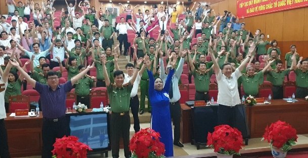 Bộ trưởng Y tế, Bộ trưởng Công an cùng các khách mời tập thể dục giờ giải lao