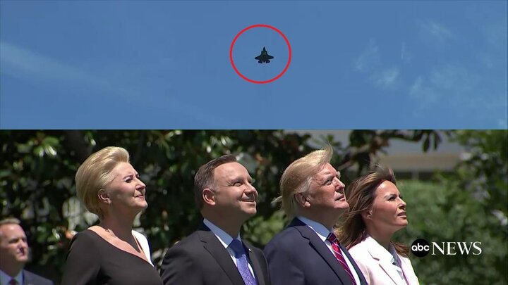 Clip: Lần đầu tiên chiến cơ tàng hình F-35 bay qua Nhà Trắng, Tổng thống Trump tự hào đứng xem
