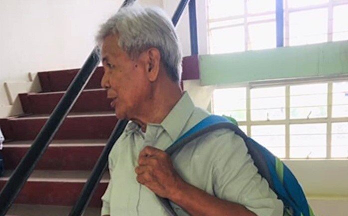 Cụ ông ở Philippines học đại học dù 75 tuổi