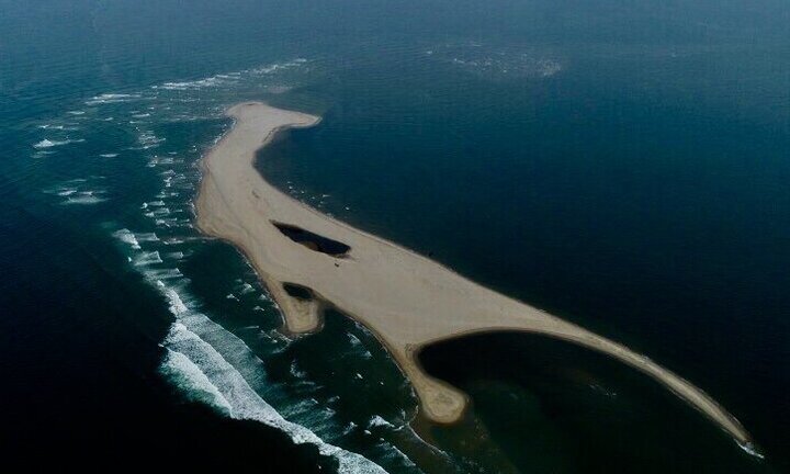 Gần 3 tháng, đảo ‘khủng long’ ở Quảng Nam dài thêm 100m