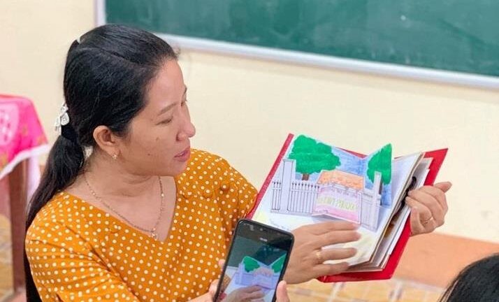 Học sinh Vĩnh Long thiết kế sổ lưu bút đặc biệt tặng cô giáo ngày cuối năm học