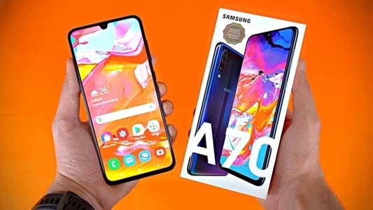 5 smartphone tầm trung có màn hình lớn nhất nửa đầu 2019