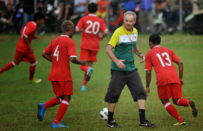 HLV Alfred Riedl: ‘CLB Austria Wien đã hỏi tôi về Đoàn Văn Hậu’