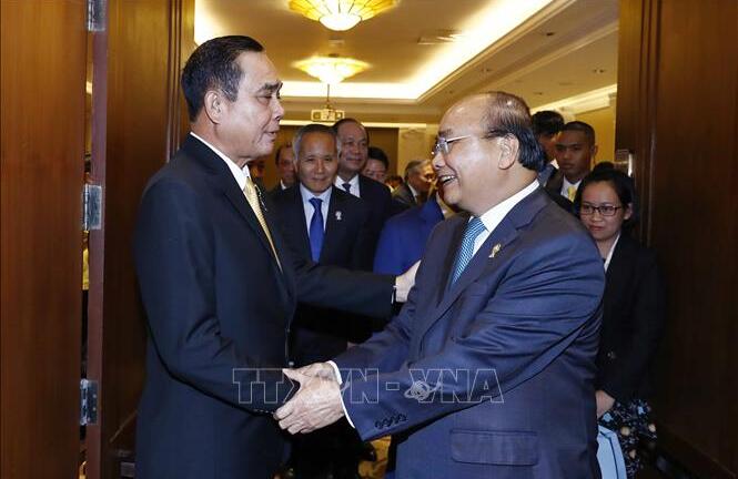 Thủ tướng Nguyễn Xuân Phúc hội kiến Thủ tướng Thái Lan