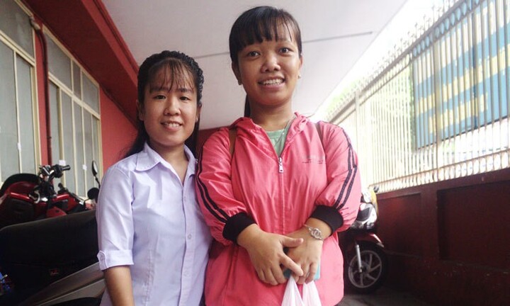 Đôi bạn thân bị teo cơ ở TP.HCM dự thi THPT Quốc gia