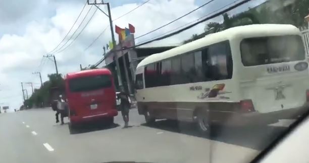 Hai xe khách sẵn sàng thí mạng hàng chục hành khách để rượt đuổi, hỗn chiến: CSGT Đắk Lắk lên tiếng