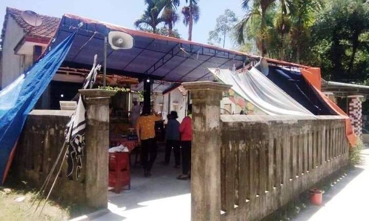 Cha đâm chết mẹ khiến con trai phải bỏ thi giữa chừng