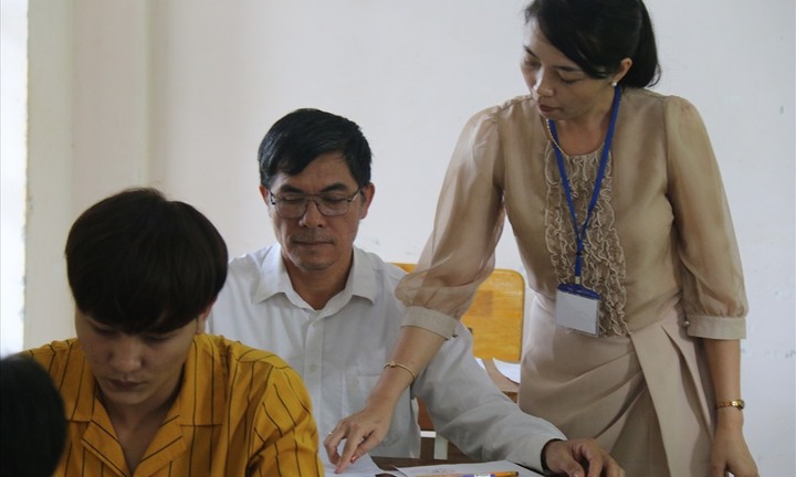 Thí sinh 54 tuổi ở Đắk Nông quyết thi đỗ tốt nghiệp