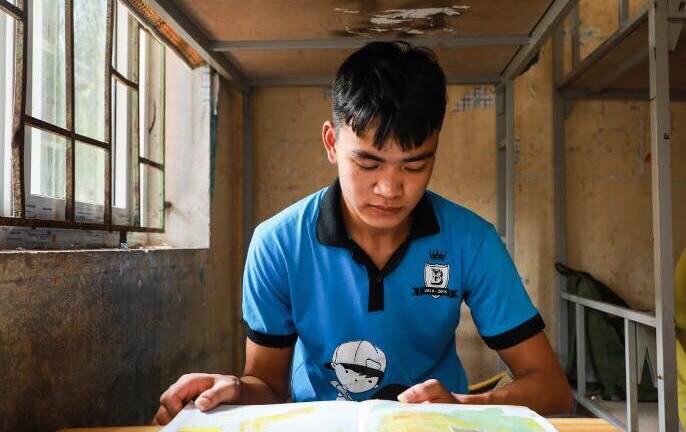 Chàng trai Hà Giang nén nỗi đau mất bố đi thi THPT Quốc gia 2019