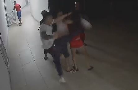 Công an xác minh thông tin cô gái bị đánh hội đồng ở chung cư lúc nửa đêm