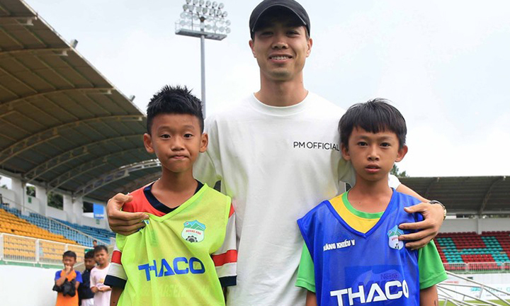 Chờ đi châu Âu, Công Phượng tham gia tuyển sinh tài năng mới cho lò HAGL