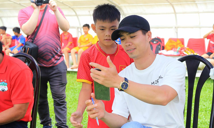 Xem Công Phượng tìm 'ngọc thô' cho lò HAGL