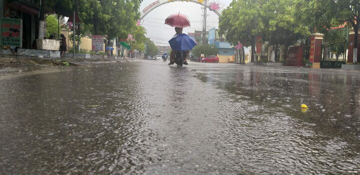 Dân Hà Tĩnh vui mừng đón những 'cơn mưa vàng' sau thảm họa cháy rừng
