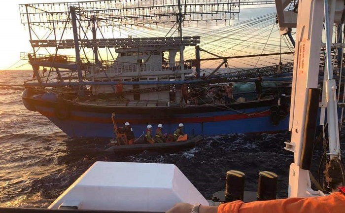 Trung Quốc điều tàu, trực thăng tới hỗ trợ tìm kiếm ngư dân Việt Nam mất tích