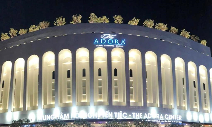 Ai là chủ The Adora Center, nơi hàng chục người ăn tiệc rồi nhập viện?