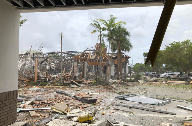 Video: Nổ khí gas kinh hoàng, trung tâm thương mại ở Mỹ tan hoang