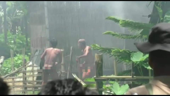 Clip: Cảnh sát Ấn Độ nổ súng, giải cứu bé gái 3 tuổi bị đem đi hiến tế