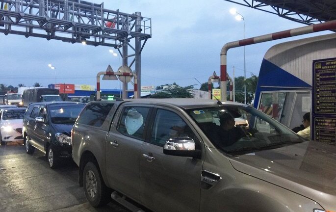 Doanh nghiệp BOT phản ứng vì bị yêu cầu tạm dừng thu phí