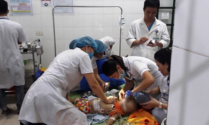 Đang chơi ngoài cổng, bé gái 22 tháng tuổi bị chó becgie cắn chết thương tâm