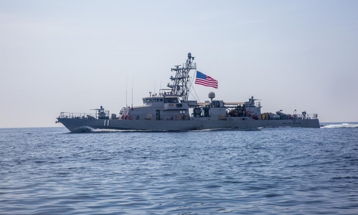 Trên tàu tuần tra Mỹ canh chừng Iran ở Trung Đông