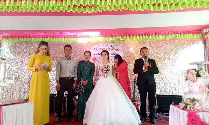 Xúc động đám cưới vắng chú rể của cô giáo mầm non với người lính biển