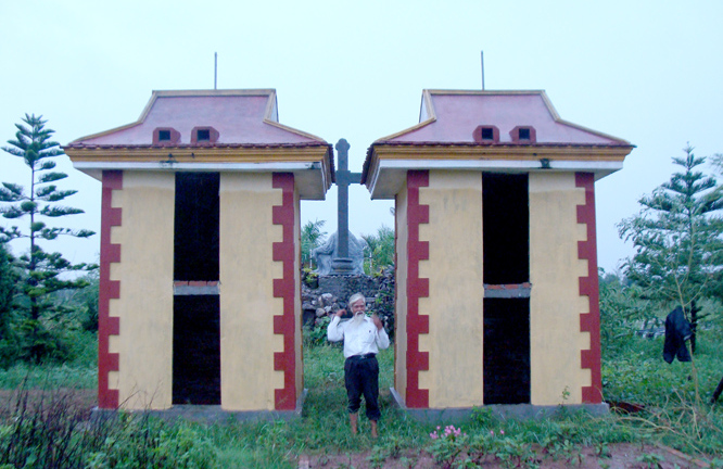Người đàn ông kỳ dị nửa đêm đem xác hài nhi ra nghĩa địa chôn trộm khiến dân làng sợ hãi