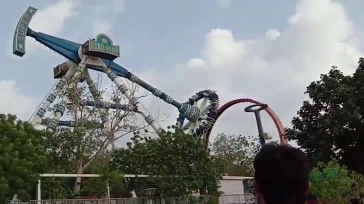 Khoảnh khắc đu quay gãy trục khiến hàng chục người thương vong