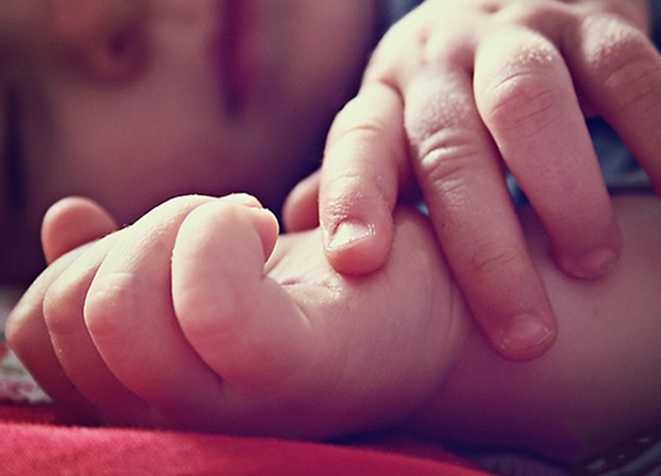 Y tá ngủ gật khiến bé 10 ngày tuổi thiệt mạng thương tâm