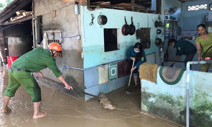 Cả trăm ngôi nhà chìm trong mưa lũ ở Lâm Đồng, thiệt hại hàng tỷ đồng