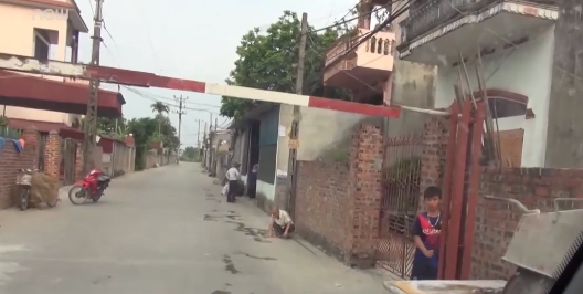 Dân tự lập trạm 'BOT' thu tiền xe vào thôn ở Hải Dương