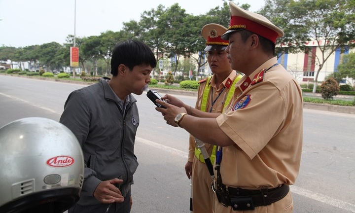 Video: Uống rượu khi lái xe bị phạt đến 30 triệu đồng