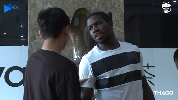 Video bộ đôi ngoại binh Thanh Hóa đi xe máy tới chào tạm biệt HAGL