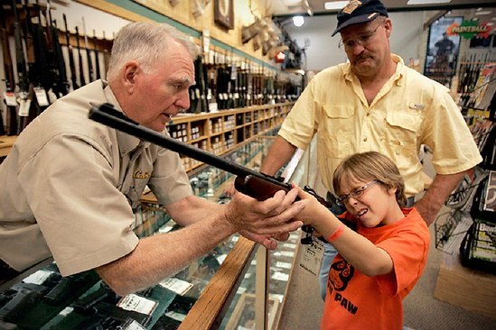 Xả súng tại lễ hội ẩm thực California: Thủ phạm sở hữu AK-47 hợp pháp!