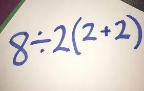 Phép toán đơn giản 8÷2(2+2) khiến cả thế giới điên đầu