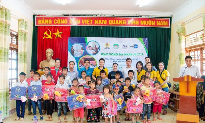 700 học sinh ở Sơn La nhận món quà nhân ái trước thềm năm học mới