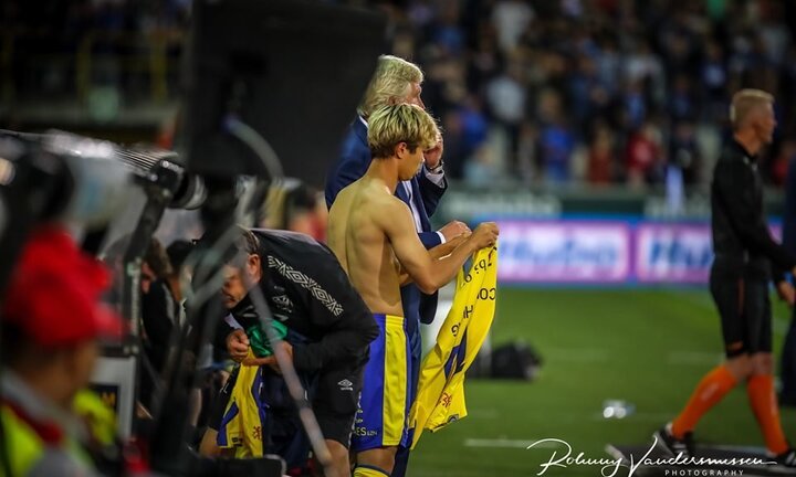 Video: Khoảnh khắc Công Phượng lần đầu ra sân tại trời Âu